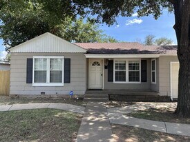 3305 30th St in Lubbock, TX - Building Photo