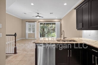 5912 Anchorage Way S in St. Petersburg, FL - Foto de edificio - Building Photo