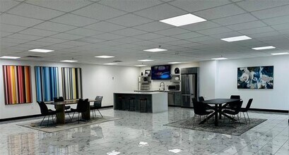 1100 Peters St in Dallas, TX - Building Photo - Building Photo