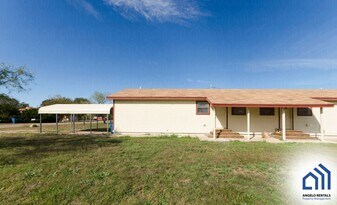 7518 Chaparral Run in Grape Creek, TX - Building Photo