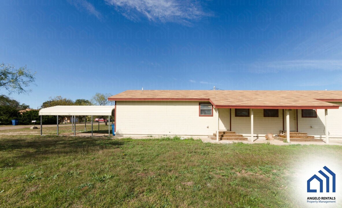 7518 Chaparral Run in Grape Creek, TX - Building Photo