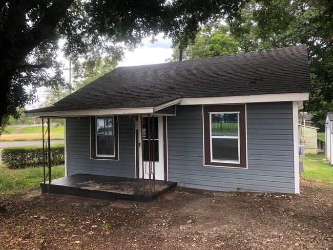 property at 808 N Pryor St