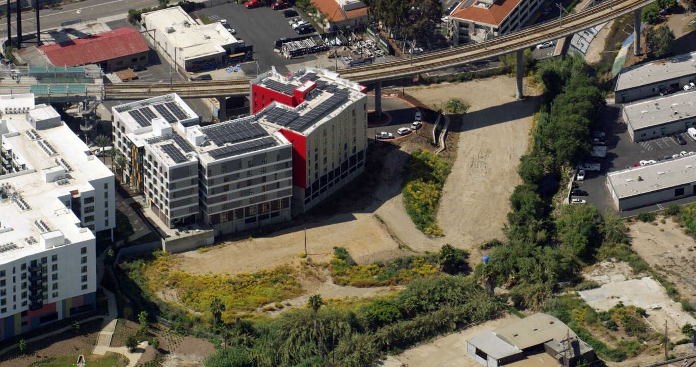 ShoreLINE in San Diego, CA - Building Photo