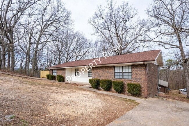 340 Alpine Dr in Rossville, GA - Building Photo - Building Photo