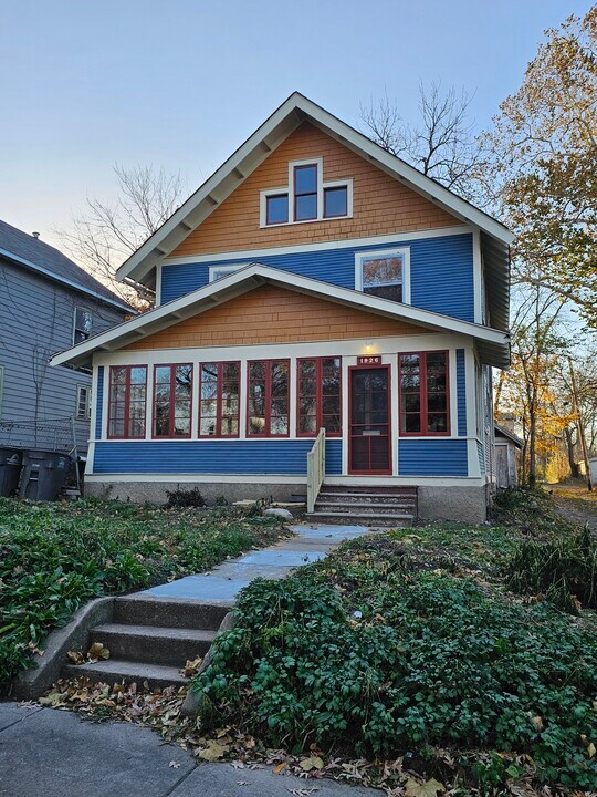 1926 7th St in Des Moines, IA - Foto de edificio