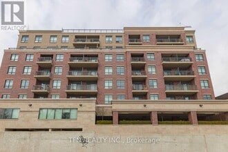 3563 Lake Shore Blvd W in Toronto, ON - Building Photo - Building Photo