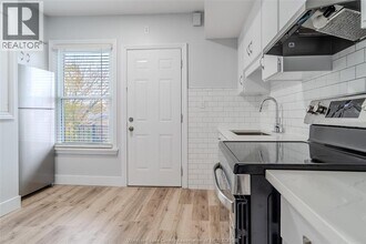 1086 Howard Ave in Windsor, ON - Building Photo - Building Photo