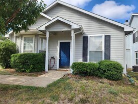 3001 Newport Ave in Denton, TX - Building Photo