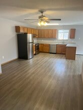 431 Central AVE W, Unit 301 in Mora, MN - Foto de edificio - Building Photo