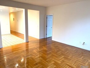 65 Lincoln Blvd-Unit -C12 in Long Beach, NY - Building Photo - Building Photo