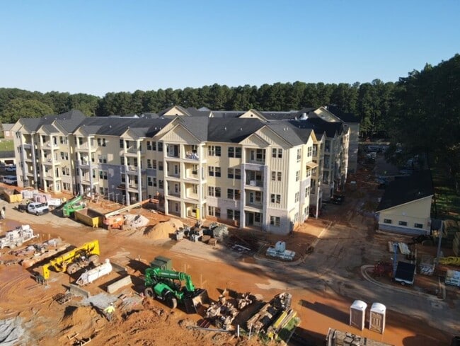 Crowne at Hickory Grove