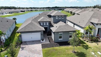 5559 Trevesta Pl in Palmetto, FL - Building Photo