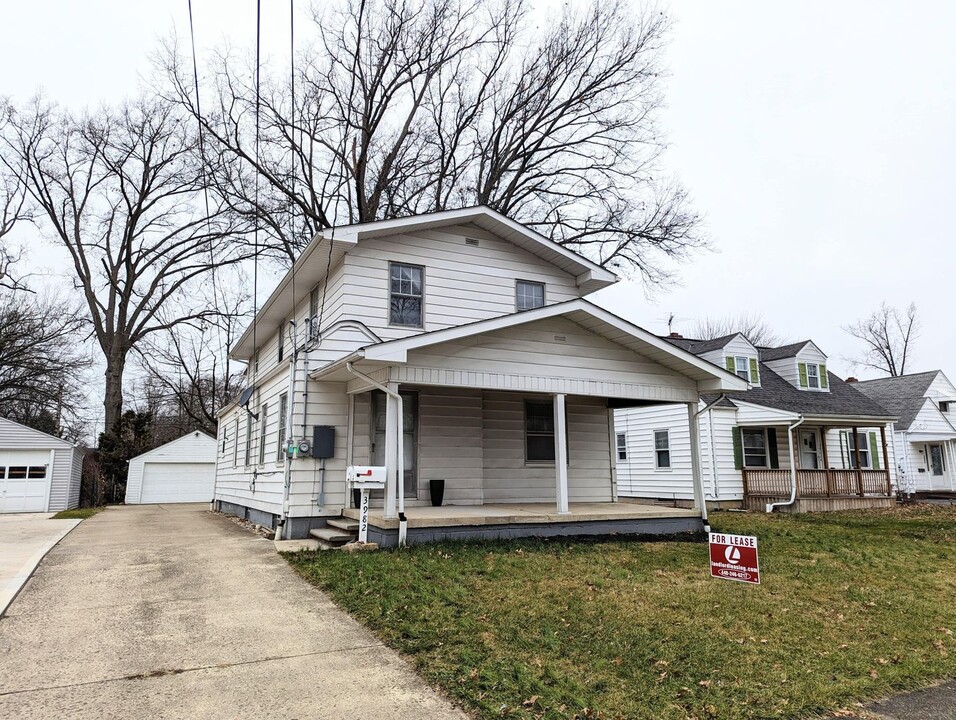 3982 Palm Ave in Lorain, OH - Building Photo