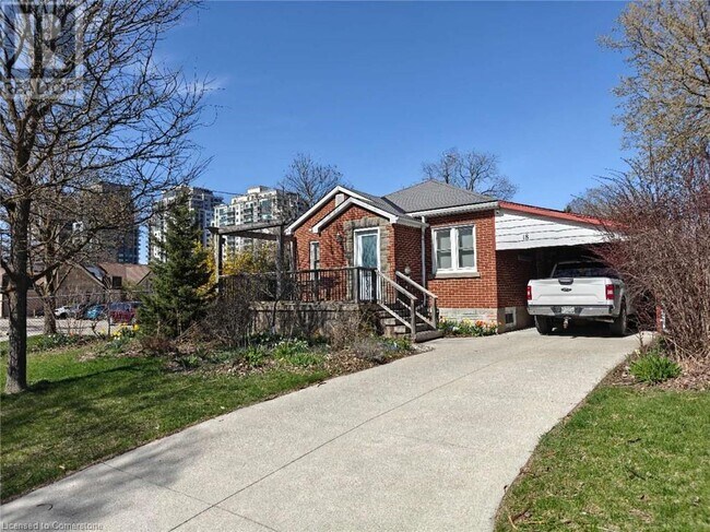 18 Dunbar Rd S in Waterloo, ON - Building Photo - Building Photo