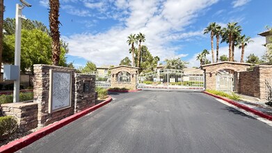 1604 Queen Victoria St in Las Vegas, NV - Building Photo - Building Photo