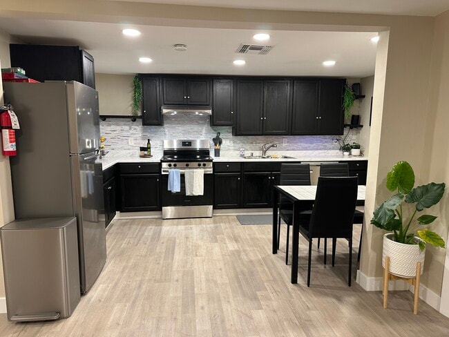 1983 E Don Carlos Ave, Unit Cozy in Tempe, AZ - Building Photo - Building Photo