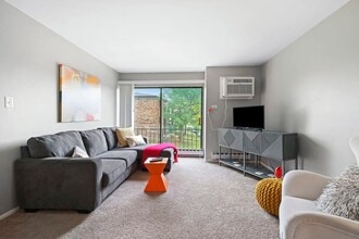 Flats at Gladstone in Glendale Heights, IL - Foto de edificio - Building Photo