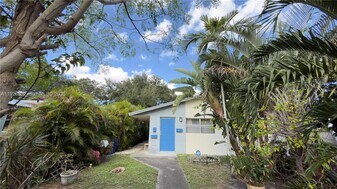 274 SW 9th St in Dania Beach, FL - Building Photo