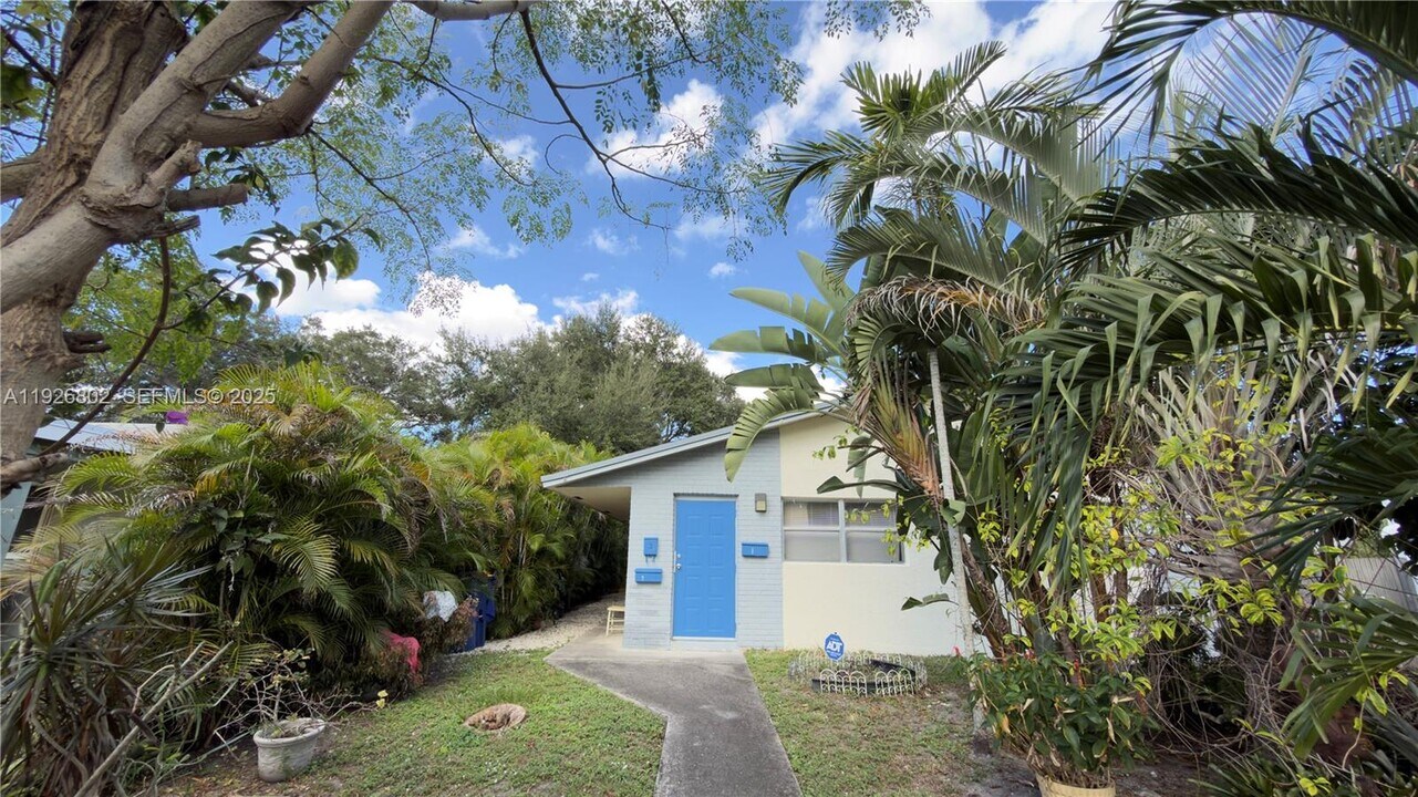 274 SW 9th St in Dania Beach, FL - Building Photo