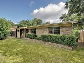 1110 Fieldcrest Dr in Austin, TX - Building Photo - Building Photo