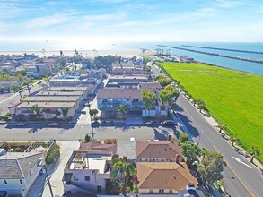 134 1st St in Seal Beach, CA - Foto de edificio - Building Photo