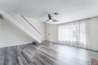 8644 Trafalgar Dr in Las Vegas, NV - Building Photo - Building Photo