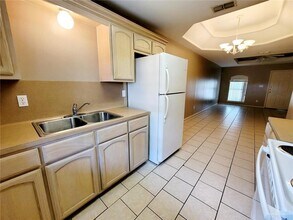 2402 Tahiti Dr in Edinburg, TX - Building Photo - Building Photo