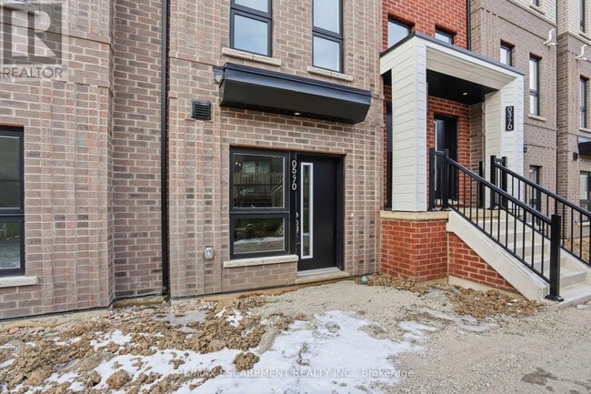 70 Kenesky Dr in Hamilton, ON - Building Photo - Building Photo