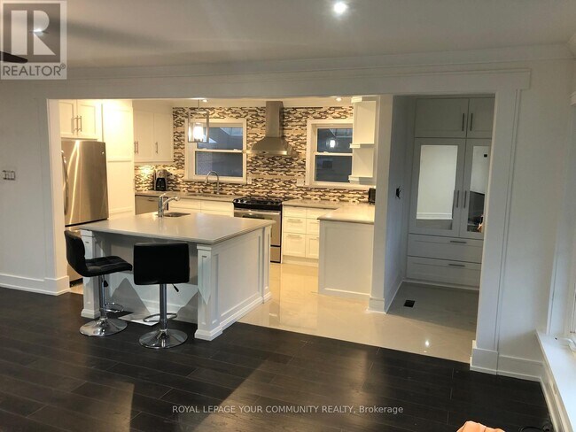 116 Mt Olive Dr in Toronto, ON - Building Photo - Building Photo
