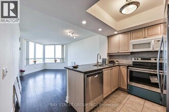 15 Northtown Way in Toronto, ON - Building Photo - Building Photo