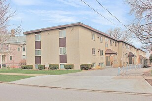 Laurel Manor Apartments in Cleveland, OH - Building Photo
