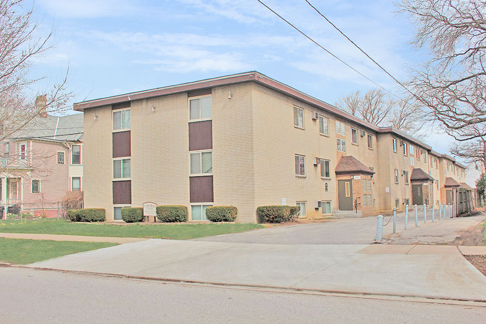 Laurel Manor Apartments in Cleveland, OH - Foto de edificio