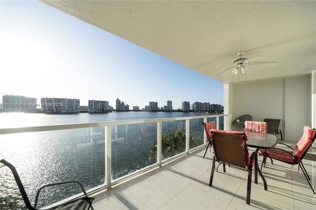 18100 N Bay Rd, Unit 504 in Sunny Isles Beach, FL - Foto de edificio - Building Photo