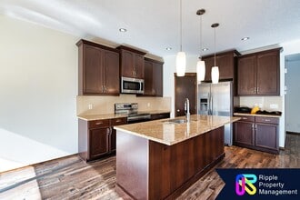 688 Panora Way NW in Calgary, AB - Building Photo - Building Photo