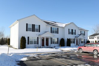 The Meadows in Akron, NY - Building Photo - Building Photo