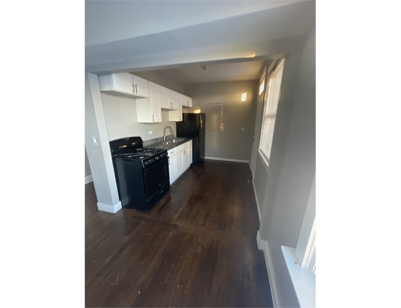 2438 W 64th St in Chicago, IL - Building Photo