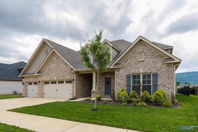 property at 7519 Flint Xing Cir SE
