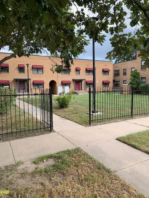 Mullen Court Apartments in Wichita, KS - Building Photo