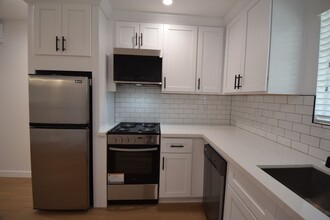 24347 Newhall Ave in Santa Clarita, CA - Building Photo - Building Photo