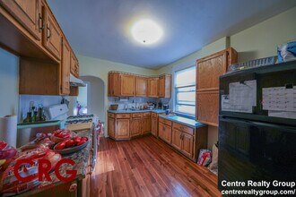 23 Indiana Ter, Unit 1 in Newton, MA - Building Photo - Building Photo