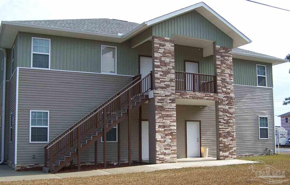 7071 Lake Joanne Dr in Pensacola, FL - Building Photo