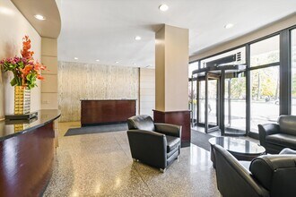 1850 N Clark St, Unit 508 in Chicago, IL - Building Photo - Building Photo