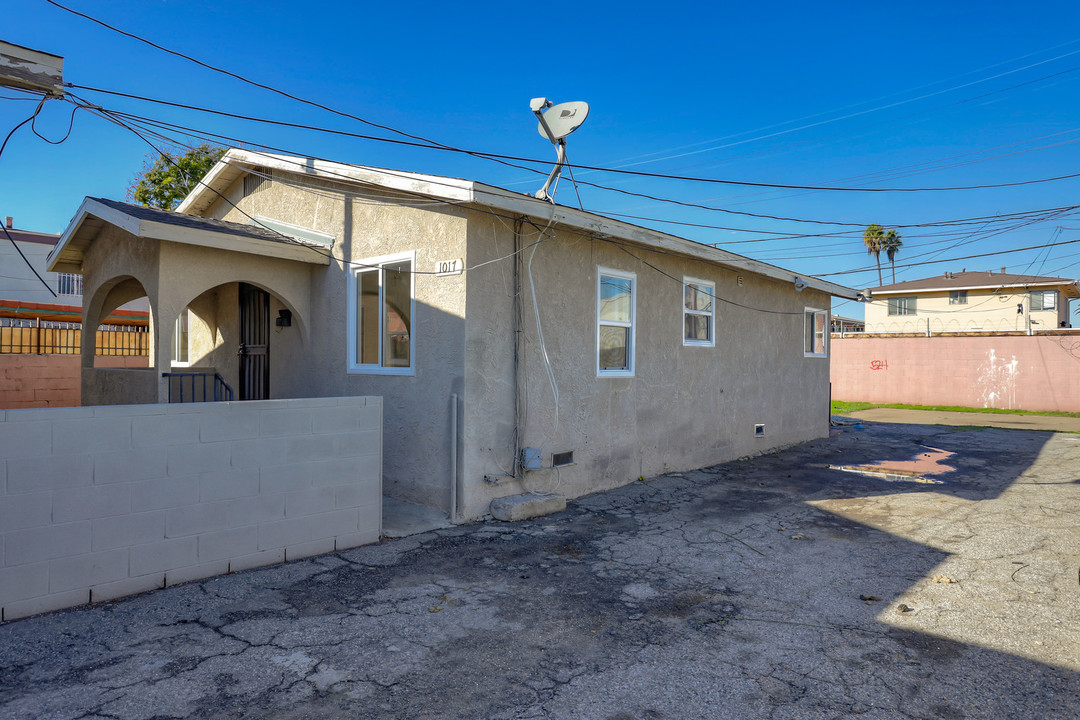 1017 W 92nd St in Los Angeles, CA - Building Photo