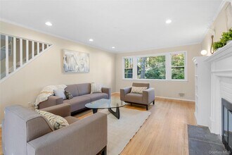 10 Lundy Ln in Larchmont, NY - Building Photo - Building Photo
