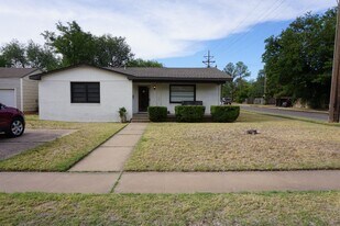 2319 32nd St in Lubbock, TX - Building Photo