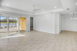 8572 Margaritaville Blvd in Panama City Beach, FL - Foto de edificio - Building Photo