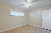 5220 Chapman St photo'