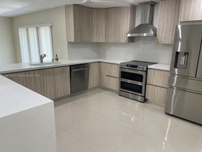 5002 Sheridan St in Hollywood, FL - Building Photo - Building Photo