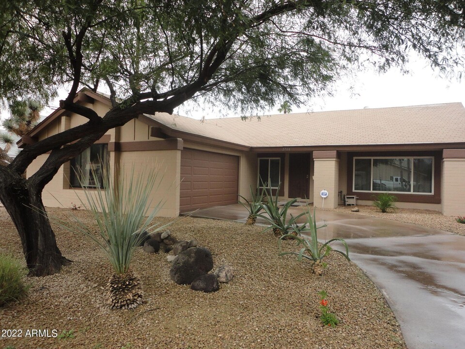 2706 E Sylvia St in Phoenix, AZ - Building Photo