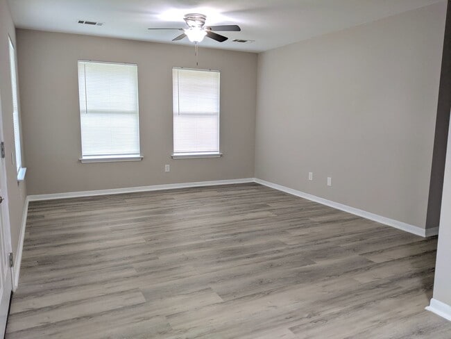 August 2026 Move In! Remodeled 3 Bed, 2 Ba in College Station, TX - Building Photo - Building Photo